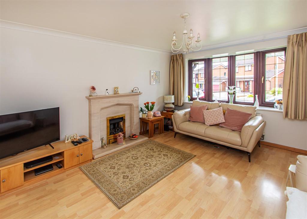 3 Gainsborough Place, Milking Bank, Dudley 3 bed detached house £275,000