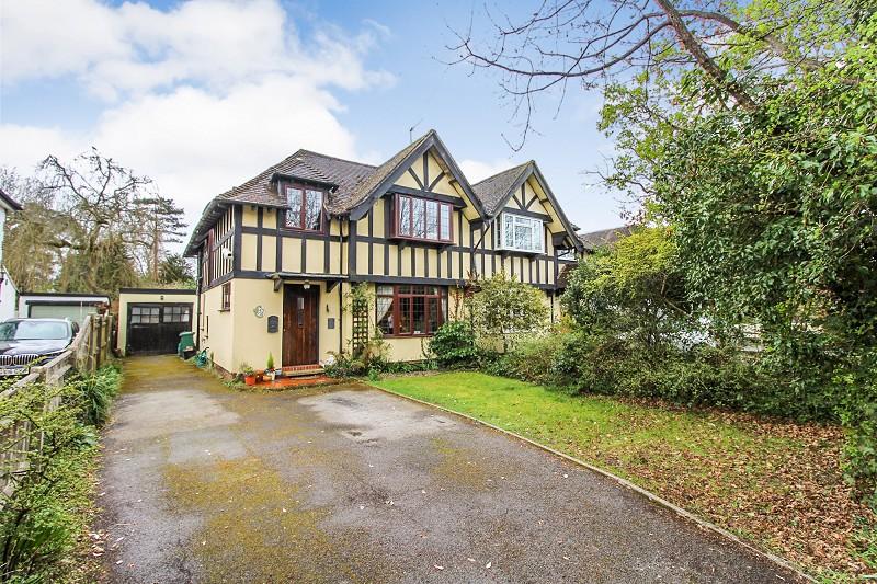 Limes Avenue, Horley, Surrey. RH6 9DG 3 bed semidetached house £625,000