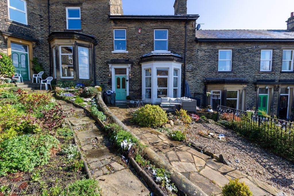 The Crescent, Hipperholme, Halifax HX3 8NQ 5 bed terraced house £400,000