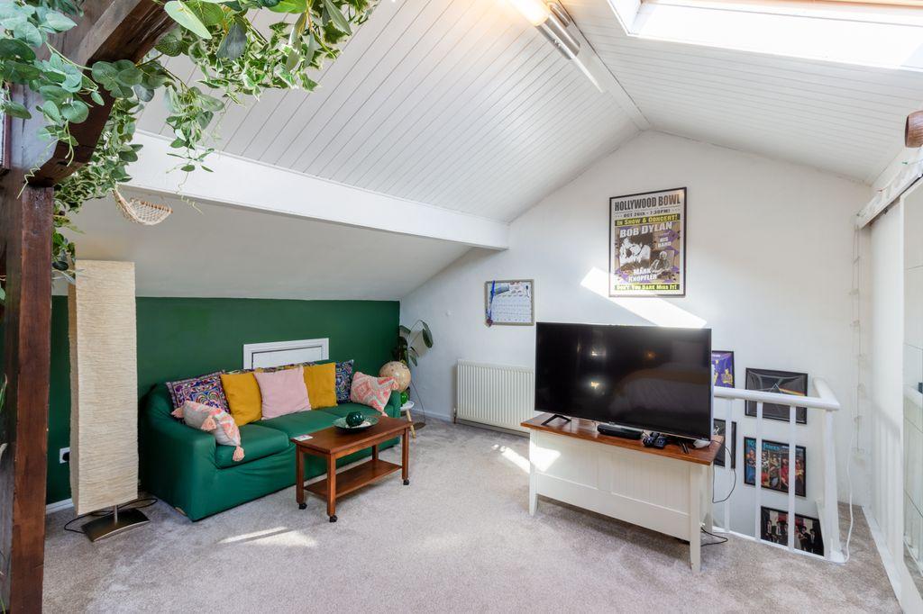 Bedroom 1 (Double)