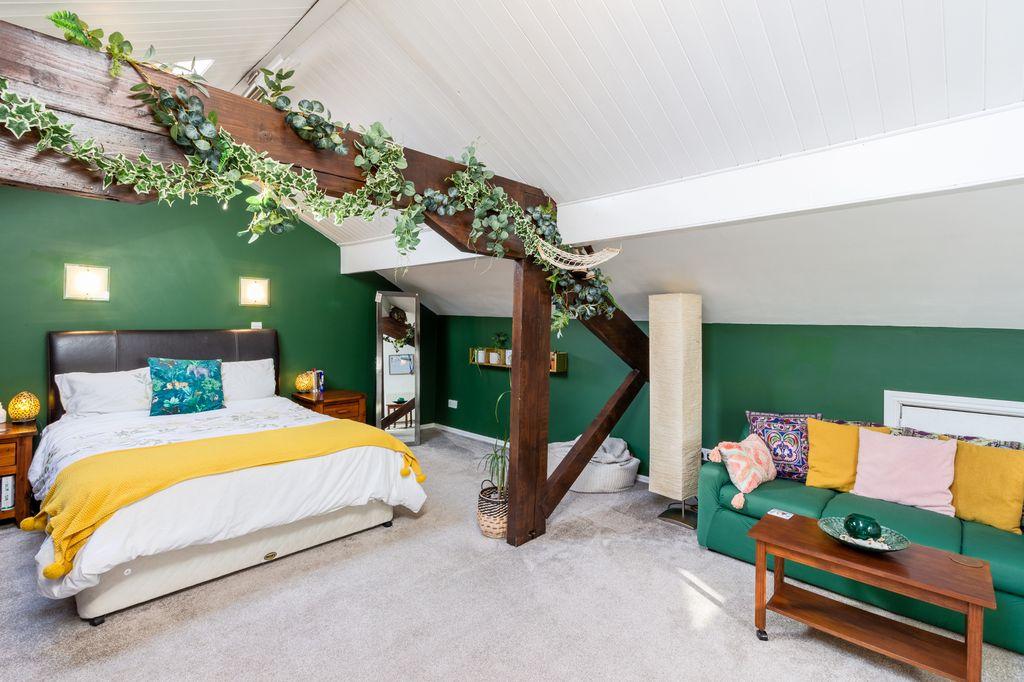 Bedroom 1 (Double)