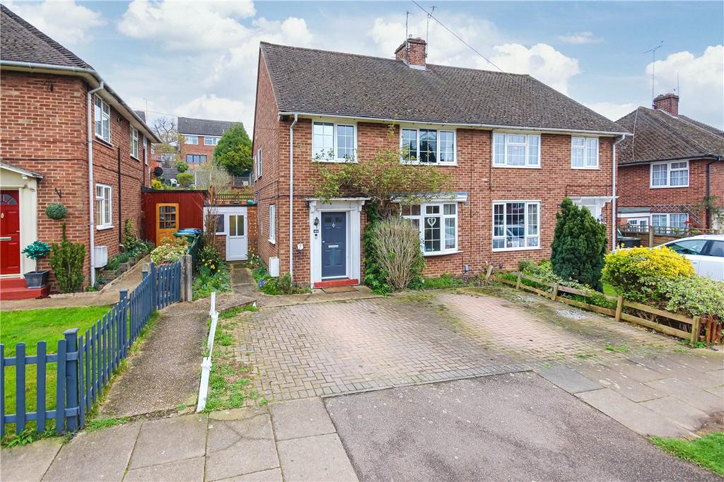 Beechfield Road, Hemel Hempstead, Hertfordshire 3 bed semidetached