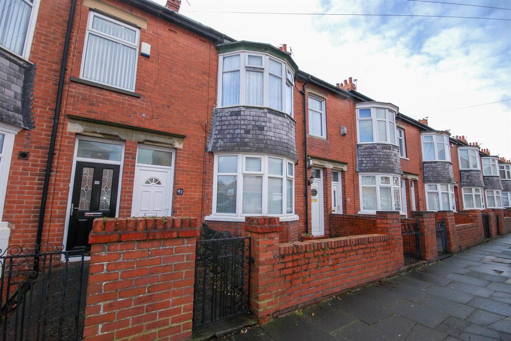 Balmoral Gardens, North Shields 3 bed flat £675 pcm (£156 pw)