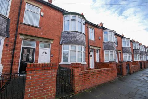 3 bedroom flat to rent - Balmoral Gardens, North Shields