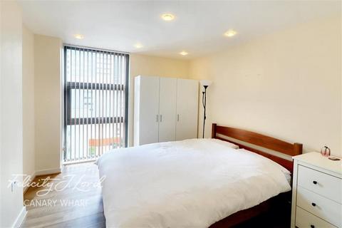 2 bedroom flat to rent, Manilla St, E14