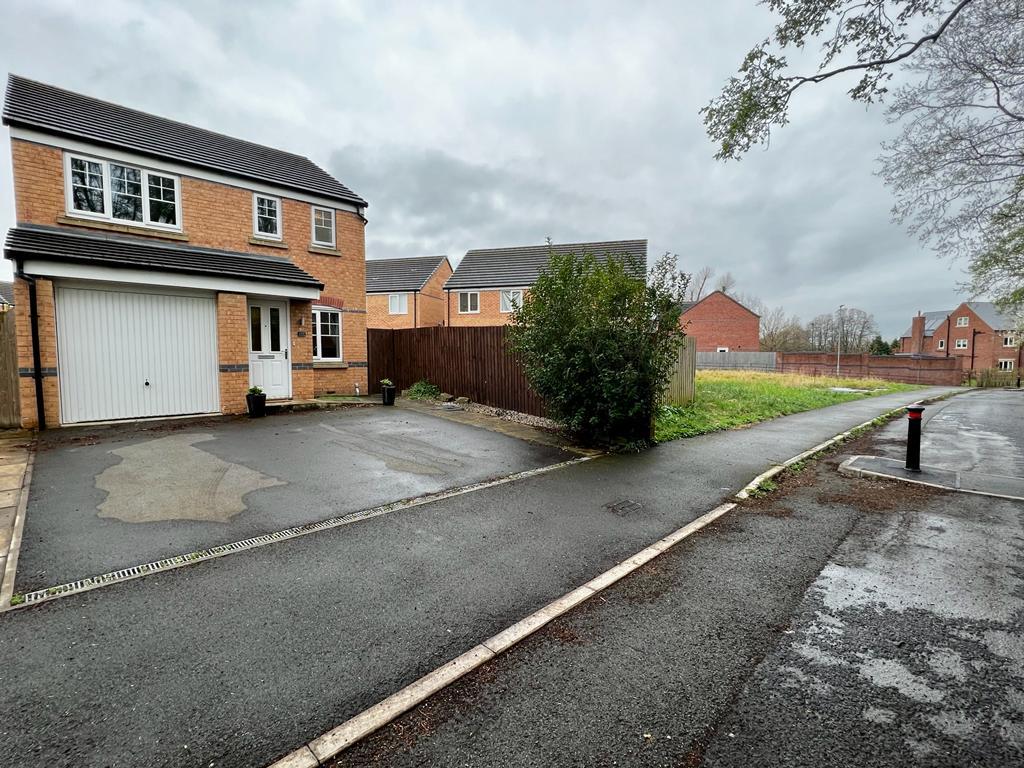 Moss Lane, Sandbach, cw11 3 bed detached house £240,000