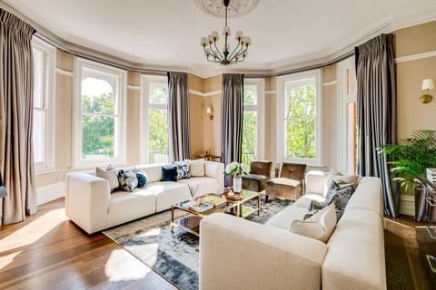 4 bedroom apartment to rent, Cranley Mansions, Gloucester Road, London