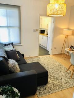 1 bedroom apartment to rent - Priory Road, Cambridge CB5