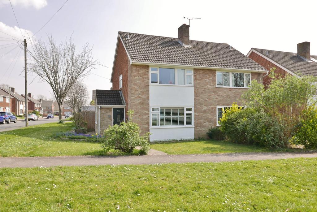 TRENT WALK, FAREHAM 3 bed semidetached house £389,995