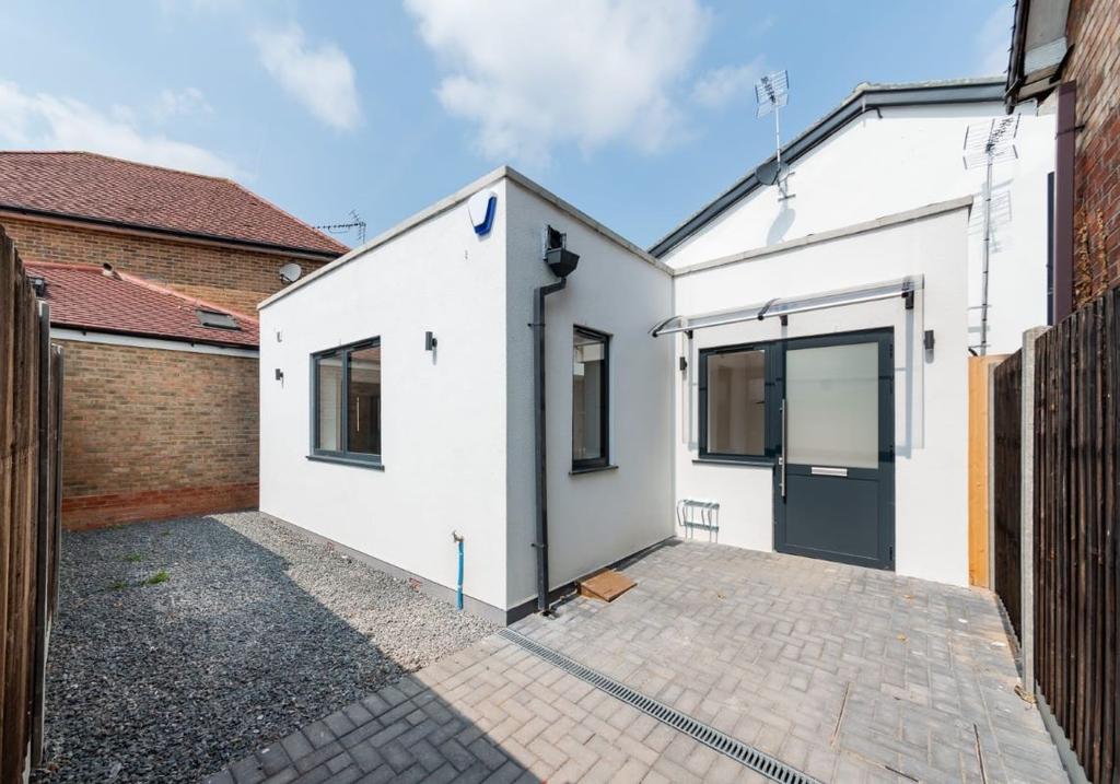 3 The Mews, Truro Road, Wood Green, London, N22 8EL Office £240,000