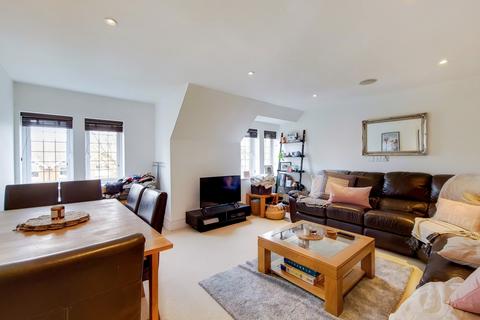 3 bedroom apartment to rent, Camborne Road, Sutton, SM2