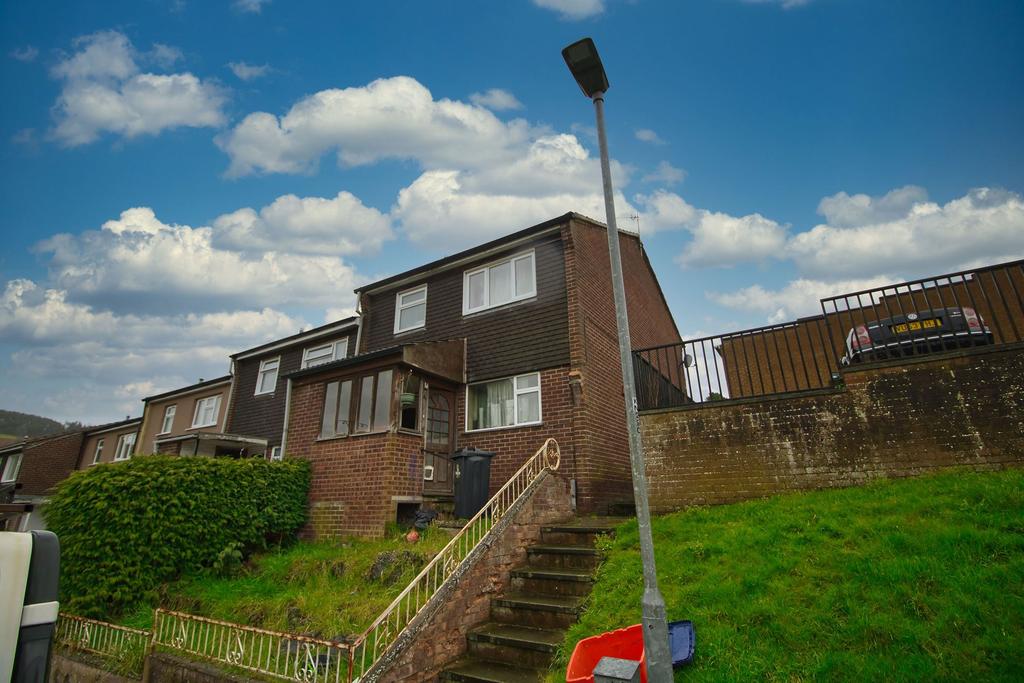 Radnor Drive, Knighton, Powys, LD7 1HN 3 bed terraced house £65,000