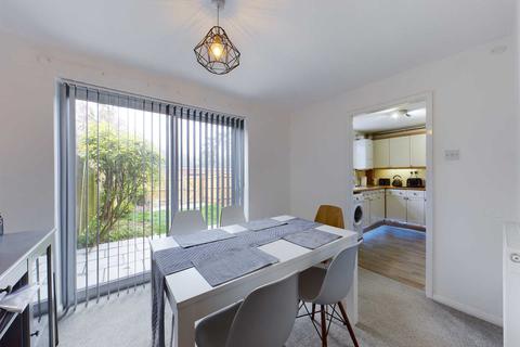 2 Fallowfield Walk, Hemel Hempstead, HP1 3NZ