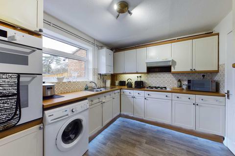 2 Fallowfield Walk, Hemel Hempstead, HP1 3NZ
