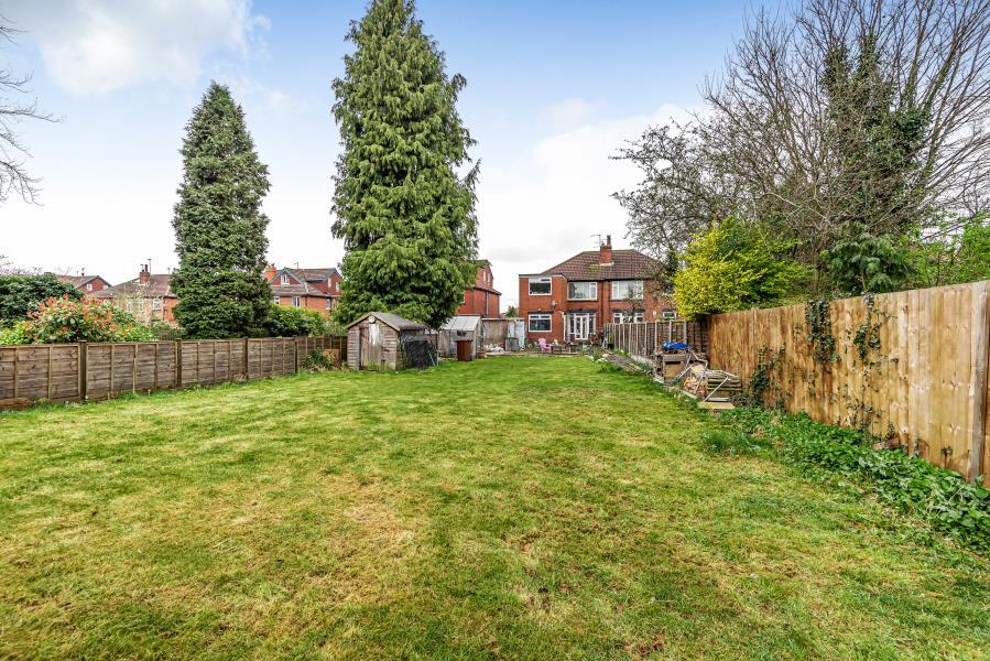 BIDEFORD AVENUE, ROUNDHAY, LEEDS, LS8 2AE 4 bed semidetached house £