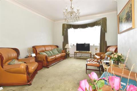 93 Woodford Avenue, Ilford, IG2 6UX