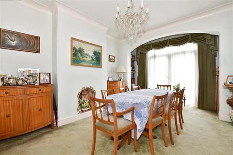 93 Woodford Avenue, Ilford, IG2 6UX