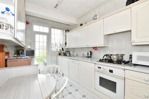 93 Woodford Avenue, Ilford, IG2 6UX