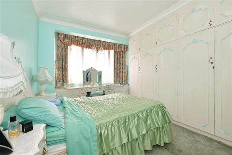 93 Woodford Avenue, Ilford, IG2 6UX