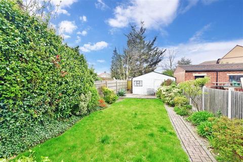93 Woodford Avenue, Ilford, IG2 6UX