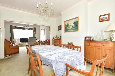 93 Woodford Avenue, Ilford, IG2 6UX