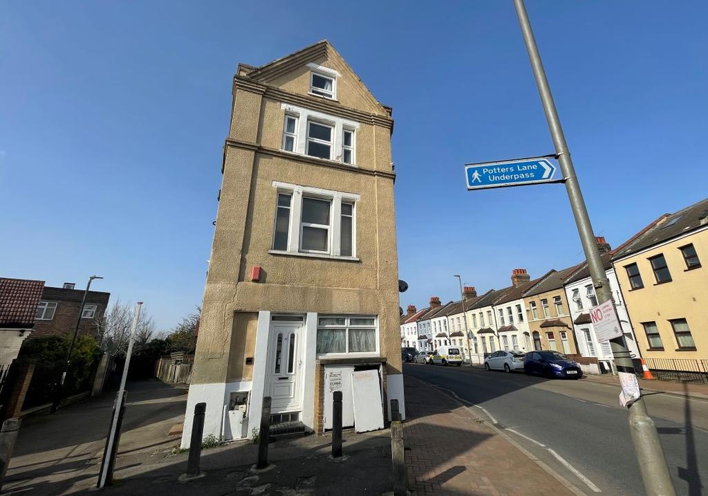 86 Eardley Road, Streatham, London, SW16 6BL 2 bed £140,000