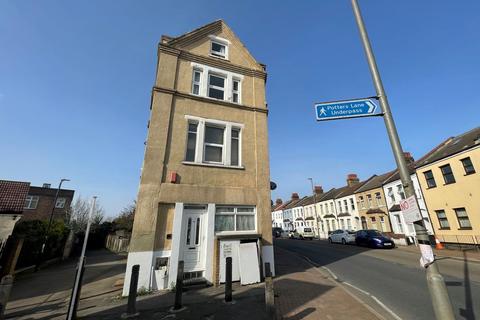 86b Eardley Road, London, SW16 6BL