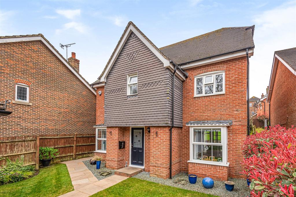 Dean Way, Storrington, RH20 4 bed detached house £630,000