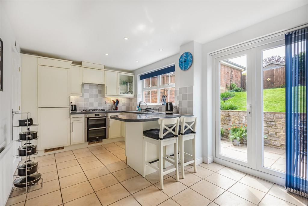 Dean Way, Storrington, RH20 4 bed detached house £630,000