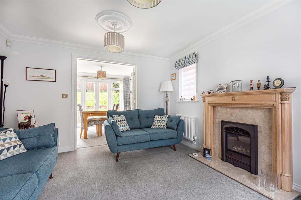 Dean Way, Storrington, RH20 4 bed detached house £630,000
