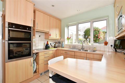 6 Weald Close, Horsham, RH13 6HE