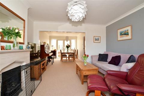 6 Weald Close, Horsham, RH13 6HE