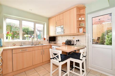 6 Weald Close, Horsham, RH13 6HE