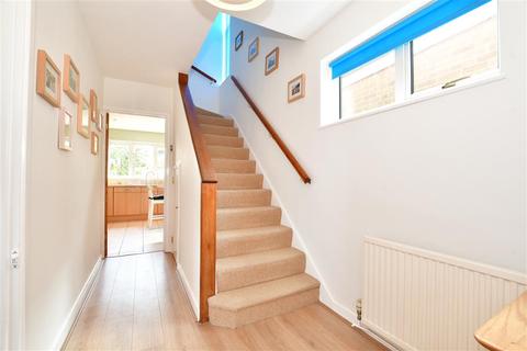 6 Weald Close, Horsham, RH13 6HE
