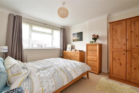 6 Weald Close, Horsham, RH13 6HE