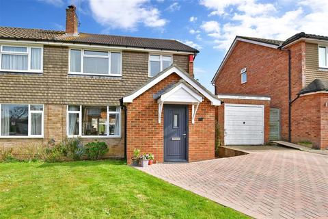 6 Weald Close, Horsham, RH13 6HE