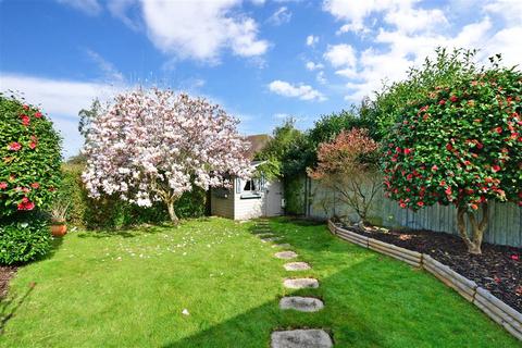 6 Weald Close, Horsham, RH13 6HE