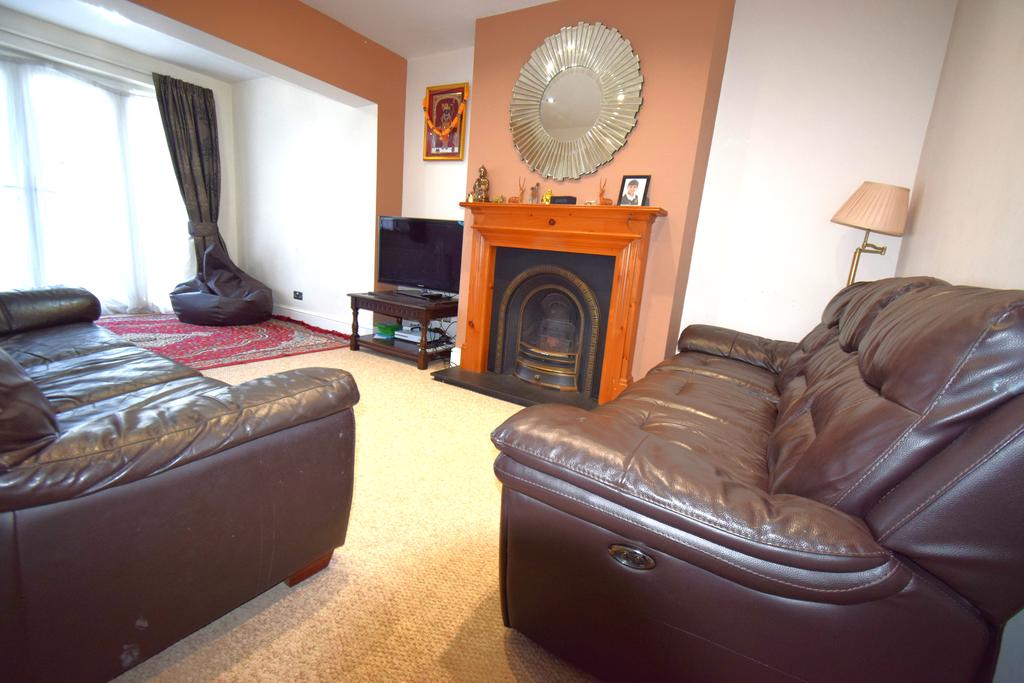 Warden Avenue, Harrow HA2 4 bed terraced house £1,850 pcm (£427 pw)