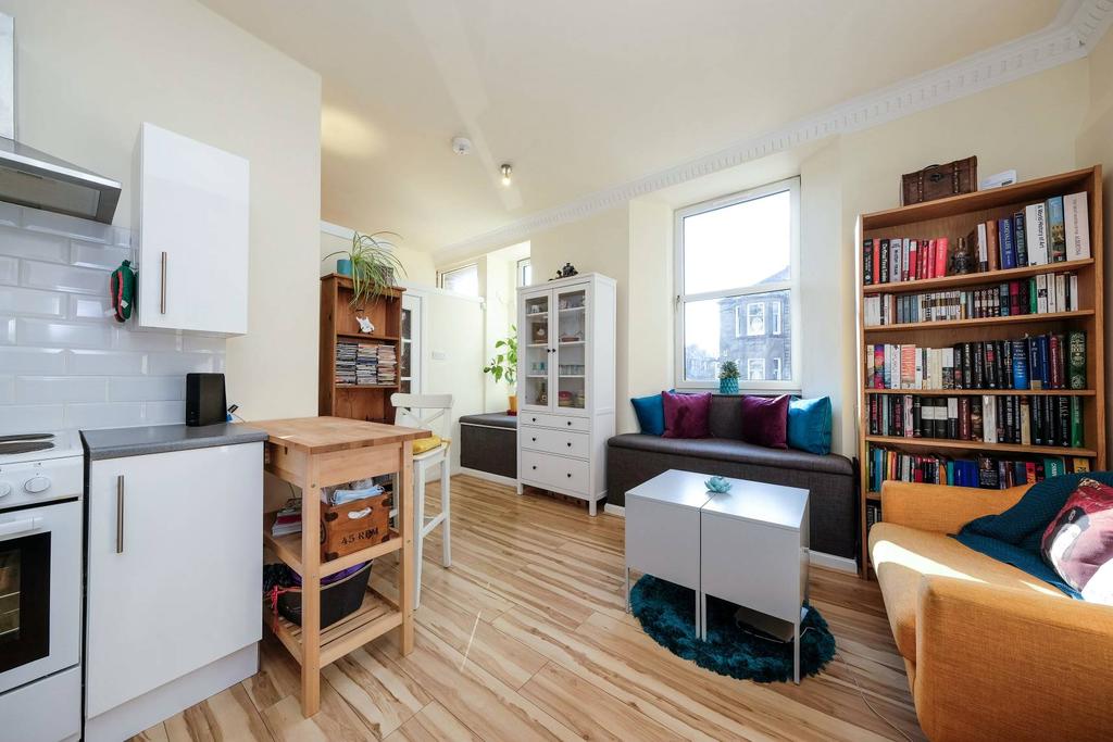 2b Darnell Road, EDINBURGH... 2 bed flat £200,000