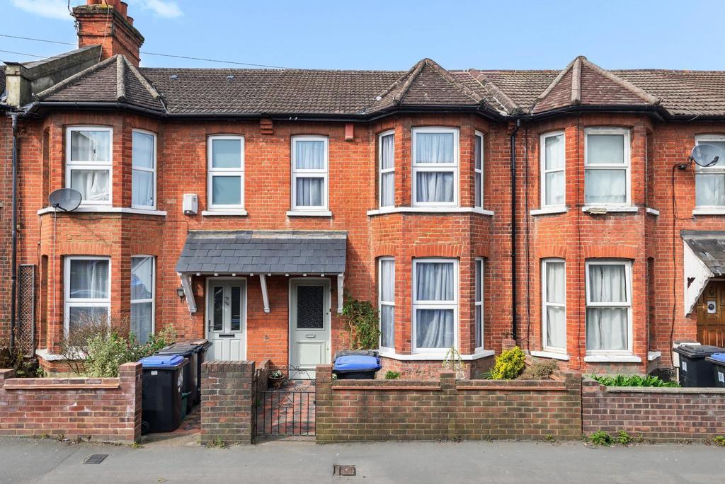 Walton Road, Woking, GU21 2 bed terraced house £400,000
