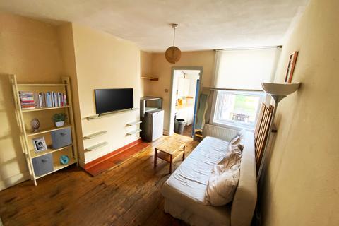 3 bedroom semi-detached house to rent, Denzil Road, Guildford GU2
