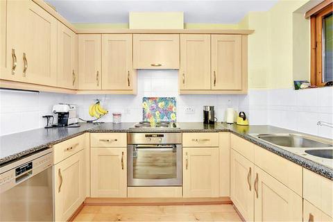 2 bedroom flat for sale, Harry Close, Croydon, CR0