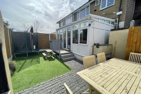 54 Dryden Close, Ilford, IG6 3EA
