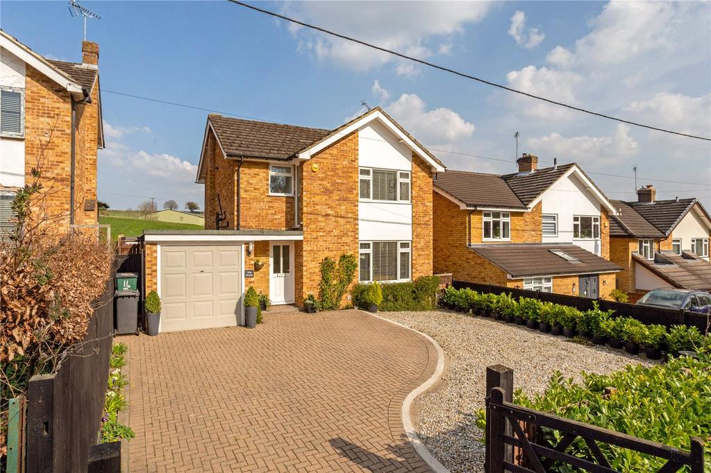 Hill Farm Road, Marlow, Buckinghamshire, SL7 3 bed detached house £