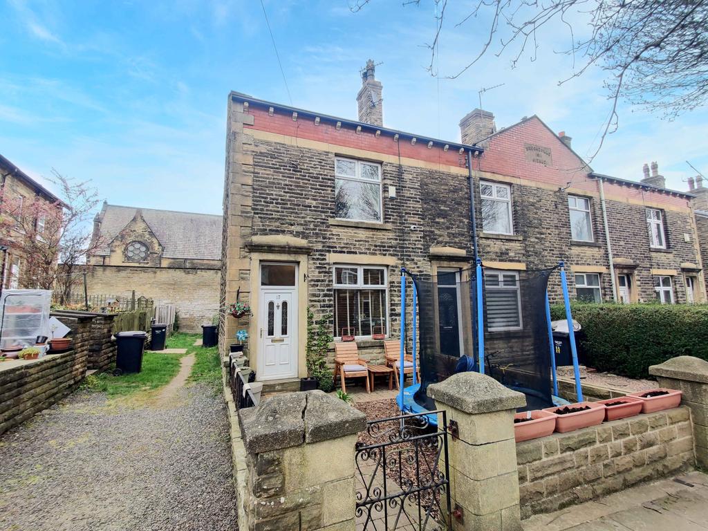 Brookeville Avenue, Hipperholme HX3 3 bed end of terrace house £214,995