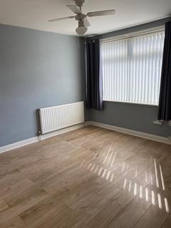 2 bedroom terraced house to rent, Welwyn Park Avenue, Hull