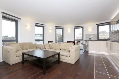 3 bedroom flat to rent, Southgate Road, Dalston
