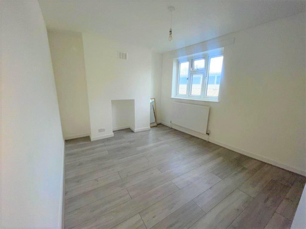 Balls Pond Road, Dalston 2 bed £1,800 pcm (£415 pw)
