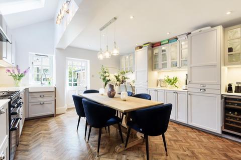 35 Pemberton Road, East Molesey, KT8 9LG