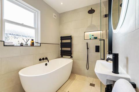 35 Pemberton Road, East Molesey, KT8 9LG